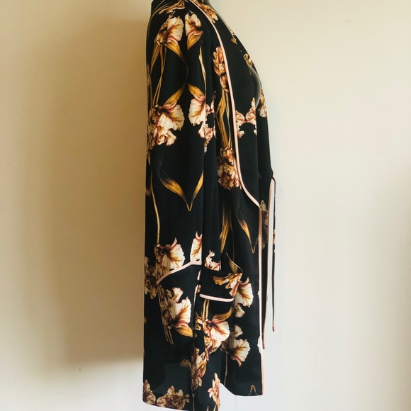 BCBGMaxAzria Robe/Jacket/Dress - Picture 8 of 8